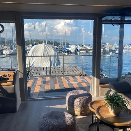 Houseboat - Dormez Sur Le Lac