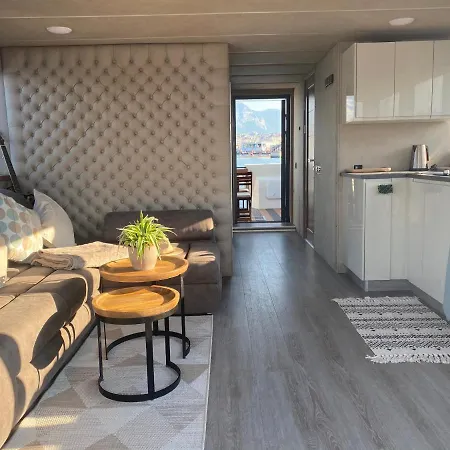 Houseboat - Dormez Sur Le Lac Botel