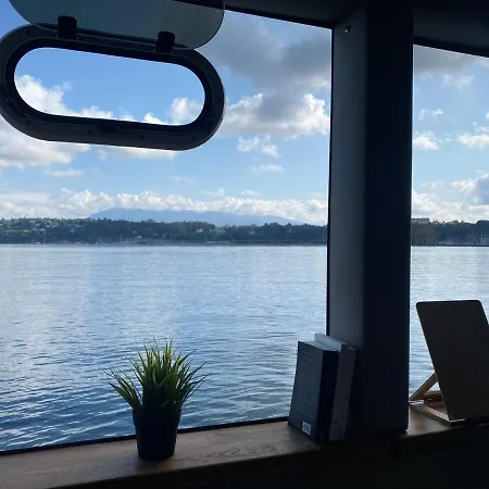 Houseboat - Dormez Sur Le Lac