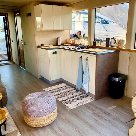 Houseboat - Dormez Sur Le Lac 船屋