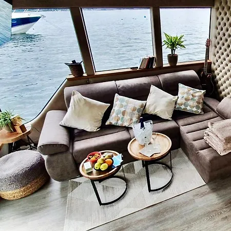 Houseboat - Dormez Sur Le Lac 船上ホテル